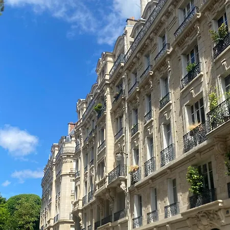 Parisian Lifestyle, Bastille Studio, Rooftop View شقة